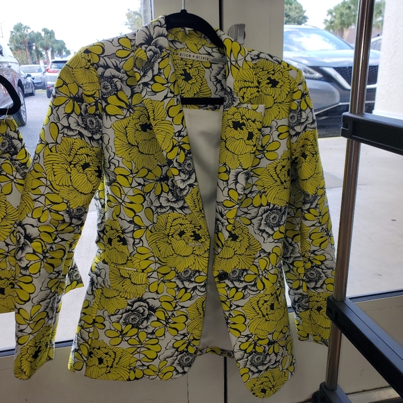 Alice & Olivia Short Set Suit - Picture 2 of 12